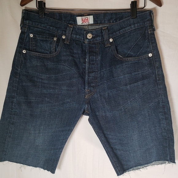 Levi 501 Dark Washed Cut off Shorts Sz 32 - Picture 2 of 7